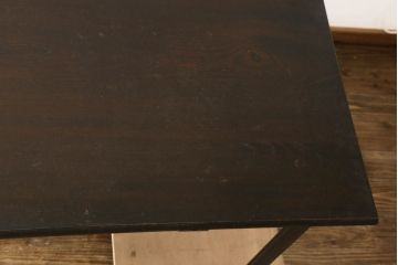 和製アンティーク　欅(ケヤキ)材　クールな雰囲気が目を引く天板一枚板の鉄脚テーブル(ダイニングテーブル、4人掛け、作業台)(R-061566)