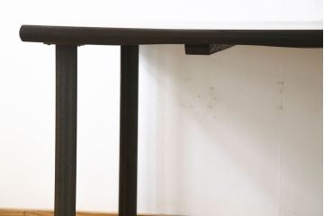 和製アンティーク　欅(ケヤキ)材　クールな雰囲気が目を引く天板一枚板の鉄脚テーブル(ダイニングテーブル、4人掛け、作業台)(R-061566)