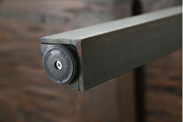 和製アンティーク　欅(ケヤキ)材　クールな雰囲気が目を引く天板一枚板の鉄脚テーブル(ダイニングテーブル、4人掛け、作業台)(R-061566)