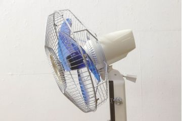 レトロ雑貨　激レア!!　松下電器産業　ナショナル扇風機　　箱付き(National、3枚羽)(R-061567)
