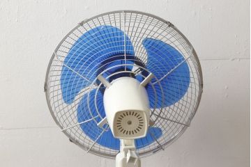 レトロ雑貨　激レア!!　松下電器産業　ナショナル扇風機　　箱付き(National、3枚羽)(R-061567)
