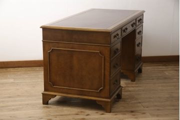 中古 バロッサバレンティ(VARO,S.A. VALENTI)　アンティーク風な取っ手と凝った造りの脚がアクセントのデスク(在宅用、ワークデスク、在宅ワーク用、両袖机、オフィスデスク)(定価約90万円)(R-061569)