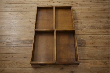 中古 バロッサバレンティ(VARO,S.A. VALENTI)　アンティーク風な取っ手と凝った造りの脚がアクセントのデスク(在宅用、ワークデスク、在宅ワーク用、両袖机、オフィスデスク)(定価約90万円)(R-061569)