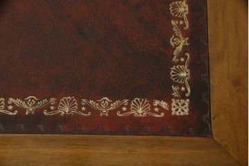 中古 バロッサバレンティ(VARO,S.A. VALENTI)　アンティーク風な取っ手と凝った造りの脚がアクセントのデスク(在宅用、ワークデスク、在宅ワーク用、両袖机、オフィスデスク)(定価約90万円)(R-061569)