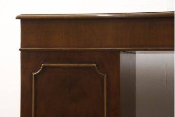 中古 バロッサバレンティ(VARO,S.A. VALENTI)　アンティーク風な取っ手と凝った造りの脚がアクセントのデスク(在宅用、ワークデスク、在宅ワーク用、両袖机、オフィスデスク)(定価約90万円)(R-061569)