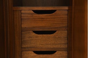 中古　DREXEL HERITAGE(ドレクセルヘリテイジ)　FRANCESCA(フランチェスカ)　品のある佇まいと美しい杢目に目を奪われるワードローブ(洋服タンス、収納棚、キャビネット)(定価約120万円)(R-061570)