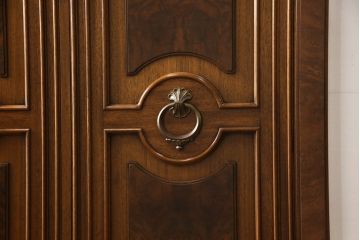 中古　DREXEL HERITAGE(ドレクセルヘリテイジ)　FRANCESCA(フランチェスカ)　品のある佇まいと美しい杢目に目を奪われるワードローブ(洋服タンス、収納棚、キャビネット)(定価約120万円)(R-061570)