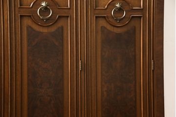 中古　DREXEL HERITAGE(ドレクセルヘリテイジ)　FRANCESCA(フランチェスカ)　品のある佇まいと美しい杢目に目を奪われるワードローブ(洋服タンス、収納棚、キャビネット)(定価約120万円)(R-061570)