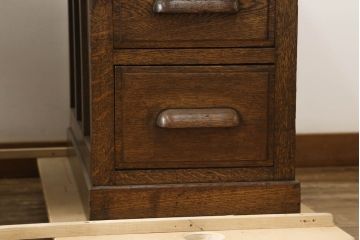 アンティーク家具　ナラ材製　上手物　組立式　立派な佇まいの木製両袖デスク(ワークデスク、オフィスデスク、机、在宅ワーク、在宅用)(R-061571)