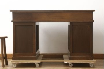 アンティーク家具　ナラ材製　上手物　組立式　立派な佇まいの木製両袖デスク(ワークデスク、オフィスデスク、机、在宅ワーク、在宅用)(R-061571)