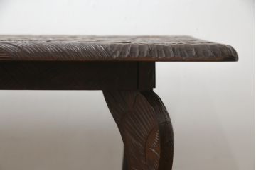 中古　日光彫り　隅々まで描かれた大輪の菊が目を惹くセンターテーブル(ローテーブル、座卓、リビングテーブル)(R-061572)