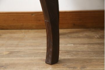 中古　日光彫り　隅々まで描かれた大輪の菊が目を惹くセンターテーブル(ローテーブル、座卓、リビングテーブル)(R-061572)