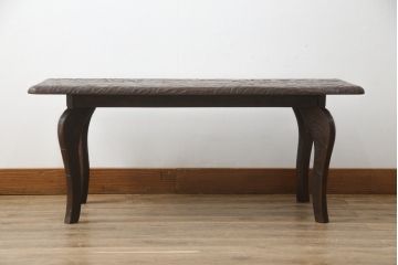 中古　日光彫り　隅々まで描かれた大輪の菊が目を惹くセンターテーブル(ローテーブル、座卓、リビングテーブル)(R-061572)