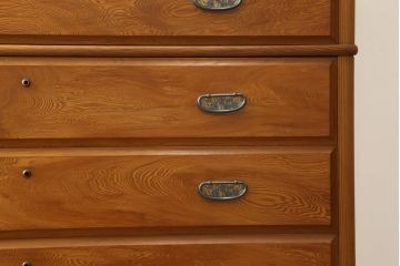 中古　民芸家具　屋久杉　和の雰囲気を高める彫刻がアクセントの重ね箪笥(引き出し、和たんす、整理箪笥、収納タンス、衣装箪笥、チェスト)(R-061576)