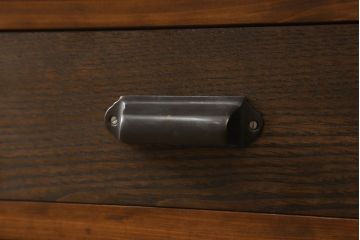 ラフジュ工房オリジナル　古建具リメイク　引き出し4杯付き　すりガラスがレトロな雰囲気を醸し出す脚付きサイドボード(収納棚、戸棚、テレビボード、テレビ台、リビングボード)(R-061578)