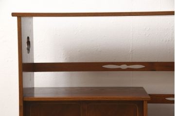 中古　美品　江戸指物　桑材　シンプルながら凝った造りが魅力の飾り棚(茶棚、茶箪笥、違い棚、戸棚、収納棚)(R-061588)