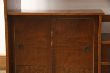 中古　美品　江戸指物　桑材　シンプルながら凝った造りが魅力の飾り棚(茶棚、茶箪笥、違い棚、戸棚、収納棚)(R-061588)
