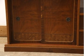 中古　美品　江戸指物　桑材　シンプルながら凝った造りが魅力の飾り棚(茶棚、茶箪笥、違い棚、戸棚、収納棚)(R-061588)