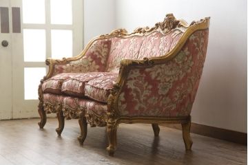 中古　イタリア　ロココ調　細部まで凝ったつくりが魅力的な3人掛けソファ(三人掛け、3P)(R-061590)