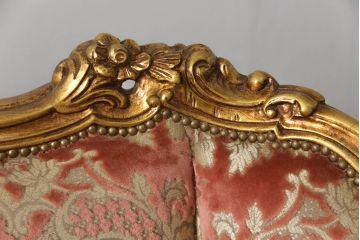中古　イタリア　ロココ調　細部まで凝ったつくりが魅力的な3人掛けソファ(三人掛け、3P)(R-061590)