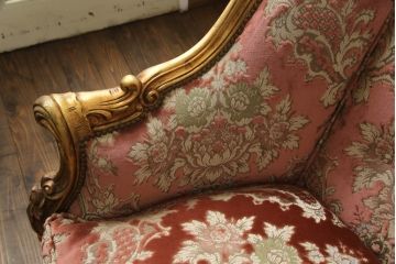 中古　イタリア　ロココ調　細部まで凝ったつくりが魅力的な3人掛けソファ(三人掛け、3P)(R-061590)