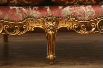 中古　イタリア　ロココ調　細部まで凝ったつくりが魅力的な3人掛けソファ(三人掛け、3P)(R-061590)