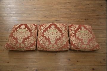 中古　イタリア　ロココ調　細部まで凝ったつくりが魅力的な3人掛けソファ(三人掛け、3P)(R-061590)