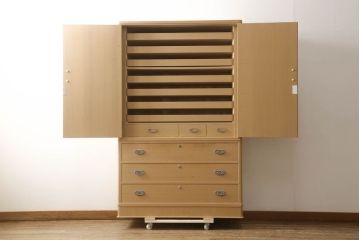 中古　高島屋　伝統工芸士　椿春雄作　凛とした佇まいが魅力の加茂総桐箪笥(胴丸、総桐たんす、引き出し、着物箪笥、和タンス)(R-061595)