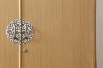 中古　高島屋　伝統工芸士　椿春雄作　凛とした佇まいが魅力の加茂総桐箪笥(胴丸、総桐たんす、引き出し、着物箪笥、和タンス)(R-061595)