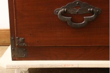 和製アンティーク　上手物　前面欅(ケヤキ)材　共縁　桜丸金具　漆塗り　上質な和の空間づくりに取り入れたい米沢箪笥サイドボード(時代箪笥、和タンス、収納箪笥、引き出し、衣装たんす)(R-061600)