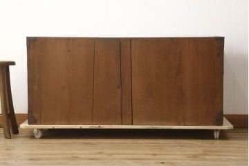 和製アンティーク　上手物　前面欅(ケヤキ)材　共縁　桜丸金具　漆塗り　上質な和の空間づくりに取り入れたい米沢箪笥サイドボード(時代箪笥、和タンス、収納箪笥、引き出し、衣装たんす)(R-061600)