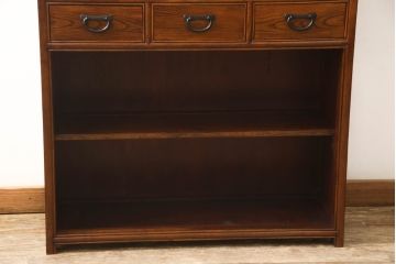 中古　超美品　希少サイズ　ニレ材　3尺薄型　すっきりとした佇まいが上品な水屋箪笥(食器棚、戸棚、収納棚、キャビネット)(R-061601)
