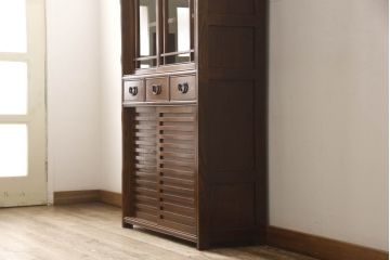 中古　超美品　希少サイズ　ニレ材　3尺薄型　すっきりとした佇まいが上品な水屋箪笥(食器棚、戸棚、収納棚、キャビネット)(R-061601)
