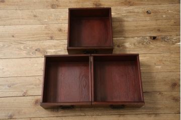 中古　超美品　希少サイズ　ニレ材　3尺薄型　すっきりとした佇まいが上品な水屋箪笥(食器棚、戸棚、収納棚、キャビネット)(R-061601)