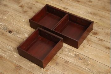 中古　超美品　希少サイズ　ニレ材　3尺薄型　すっきりとした佇まいが上品な水屋箪笥(食器棚、戸棚、収納棚、キャビネット)(R-061601)