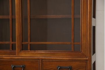 中古　超美品　希少サイズ　ニレ材　3尺薄型　すっきりとした佇まいが上品な水屋箪笥(食器棚、戸棚、収納棚、キャビネット)(R-061601)