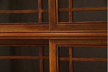 中古　超美品　希少サイズ　ニレ材　3尺薄型　すっきりとした佇まいが上品な水屋箪笥(食器棚、戸棚、収納棚、キャビネット)(R-061601)