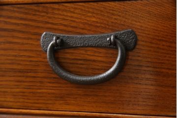 中古　超美品　希少サイズ　ニレ材　3尺薄型　すっきりとした佇まいが上品な水屋箪笥(食器棚、戸棚、収納棚、キャビネット)(R-061601)