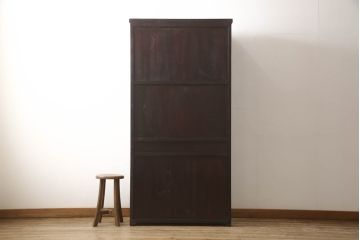 中古　超美品　希少サイズ　ニレ材　3尺薄型　すっきりとした佇まいが上品な水屋箪笥(食器棚、戸棚、収納棚、キャビネット)(R-061601)