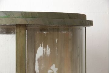 和製アンティーク　希少デザイン!!　Rガラス　懐かしさ漂う!たばこ屋さんの縦型ガラスケース(ショーケース、陳列棚、飾り棚、店舗什器、ディスプレイ棚、曲げガラス)(R-061604)