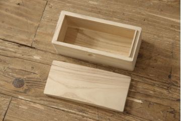 中古　岩谷堂箪笥　黒々とした金具が存在感を放つ階段箪笥(和タンス、収納箪笥)(R-061605)