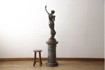 フランス製　今にも動き出しそうなリアルなブロンズ像+大理石台座のセット(オブジェ、店舗什器、ディスプレイ)(R-061608)