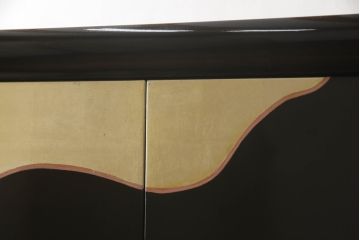 中古　香川漆器　伝統工芸士・小松庄一作　桐材　色彩豊かな漆絵が優美な存在感を放つ衣装箪笥(着物箪笥、収納箪笥、引き出し、桐箪笥、戸棚)(R-061615)