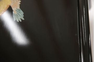 中古　香川漆器　伝統工芸士・小松庄一作　桐材　色彩豊かな漆絵が優美な存在感を放つ衣装箪笥(着物箪笥、収納箪笥、引き出し、桐箪笥、戸棚)(R-061615)