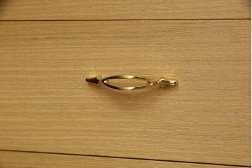 中古　超美品　香川漆器　伝統工芸士・小松庄一作　桐材　対比された色遣いが優美さを引き立てる衣装箪笥(着物箪笥、収納箪笥、引き出し、桐箪笥)(R-061622)