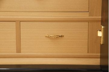 中古　超美品　香川漆器　伝統工芸士・小松庄一作　桐材　対比された色遣いが優美さを引き立てる衣装箪笥(着物箪笥、収納箪笥、引き出し、桐箪笥)(R-061622)