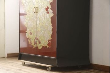 中古　超美品　香川漆器　伝統工芸士・小松庄一作　桐材　対比された色遣いが優美さを引き立てる衣装箪笥(着物箪笥、収納箪笥、引き出し、桐箪笥)(R-061622)