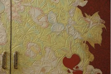 中古　超美品　香川漆器　伝統工芸士・小松庄一作　桐材　対比された色遣いが優美さを引き立てる衣装箪笥(着物箪笥、収納箪笥、引き出し、桐箪笥)(R-061622)
