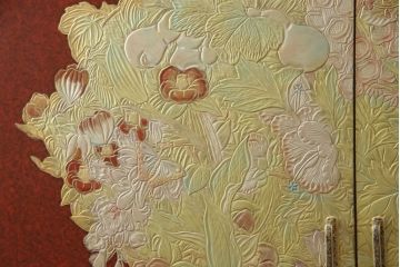 中古　超美品　香川漆器　伝統工芸士・小松庄一作　桐材　対比された色遣いが優美さを引き立てる衣装箪笥(着物箪笥、収納箪笥、引き出し、桐箪笥)(R-061622)