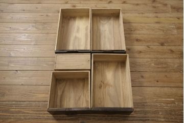 和製アンティーク　明治期　桐材　杉材　隠し付き　鳳凰・鶴亀など吉祥モチーフの透かし金具が目を惹く重ね箪笥(引き出し、時代箪笥、収納箪笥、衣装箪笥、和たんす、和タンス)(R-061623)